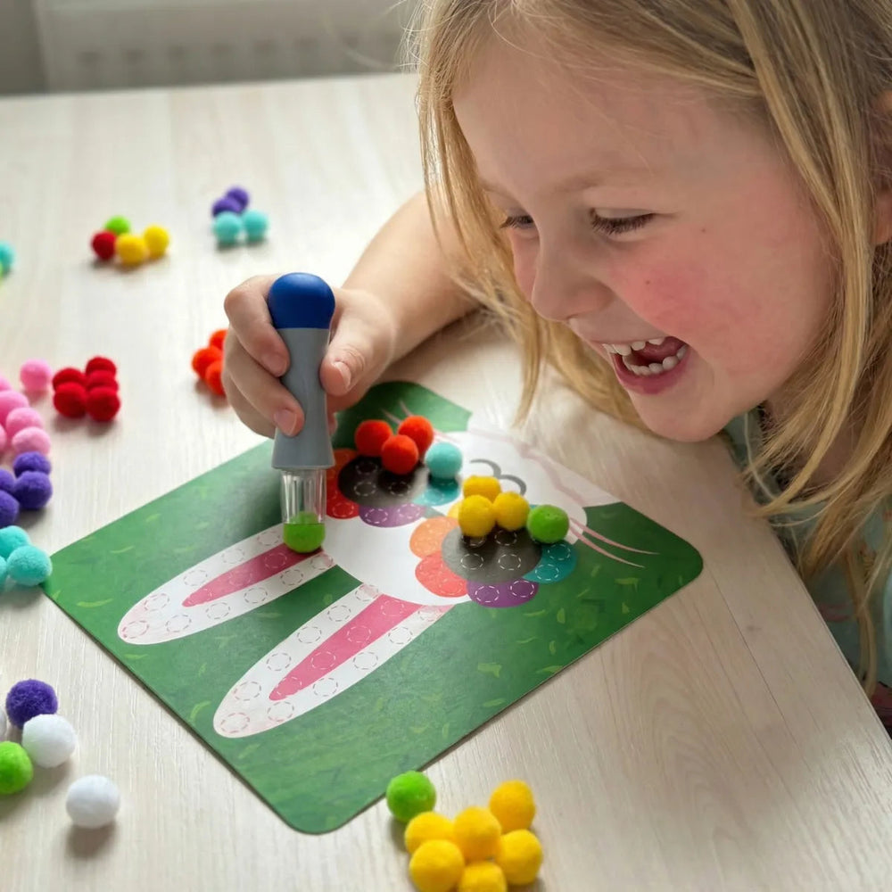 Pom-Pom Animal Craft Kit – 600 Pompoms, 12 Animal Cards & Placement Tool