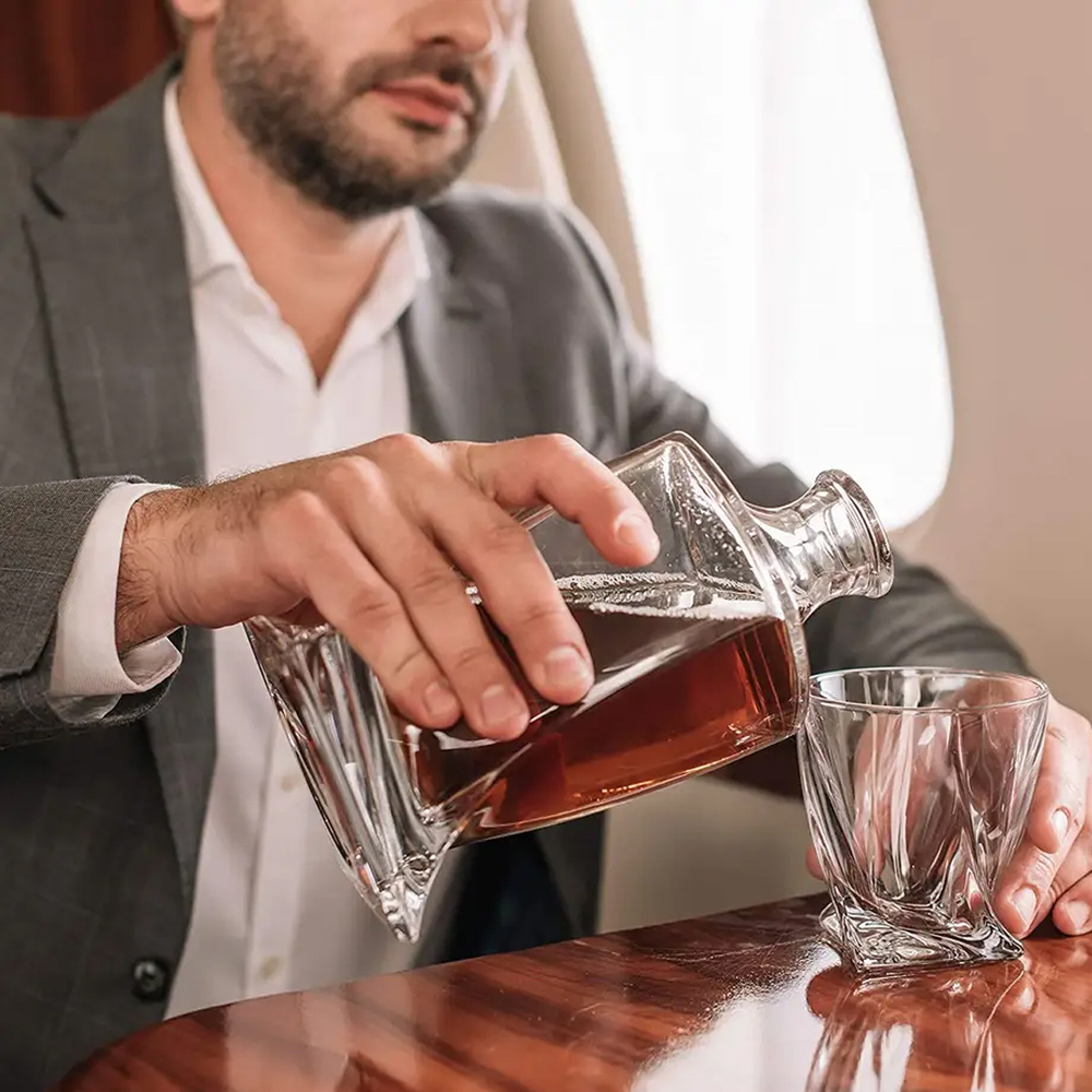 WhiskeyWave – Luxurious Crystal Whiskey Decanter and Glasses Set