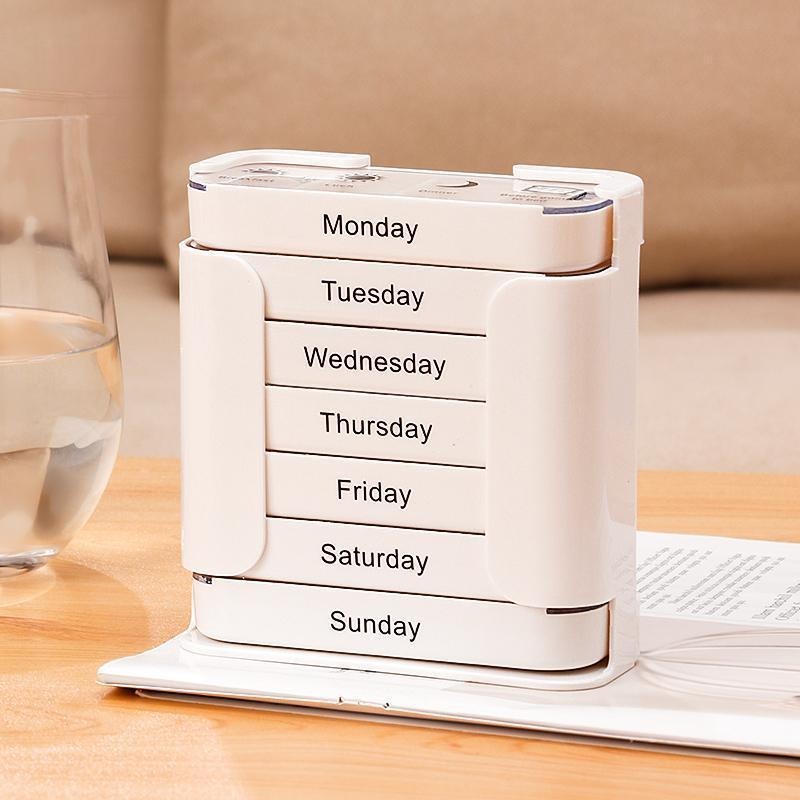 7-Day Pill Organizer – Color-Coded Compartments, Weekday Labels & Travel Size