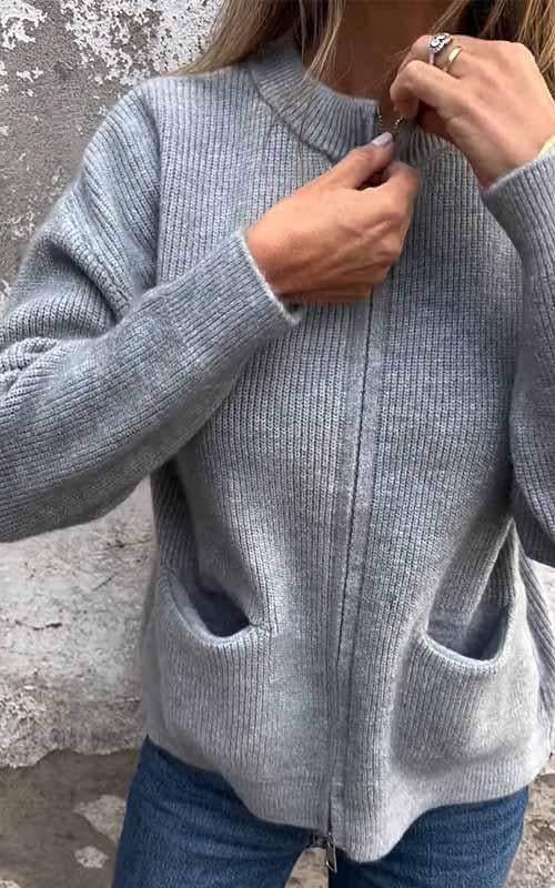 Enhanced Product Title: "Aurora Baumwollstrickjacke mit Reißverschluss – Bequeme und Stylische Damenjacke für Jede Gelegenheit" 

This title includes relevant keywords while also highlighting the product's key features and appeal.
