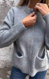 Enhanced Product Title: "Aurora Baumwollstrickjacke mit Reißverschluss – Bequeme und Stylische Damenjacke für Jede Gelegenheit" 

This title includes relevant keywords while also highlighting the product's key features and appeal.