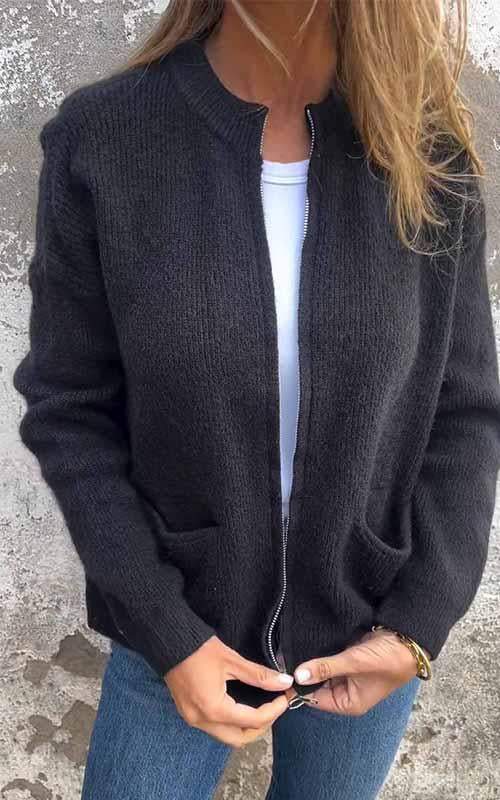 Enhanced Product Title: "Aurora Baumwollstrickjacke mit Reißverschluss – Bequeme und Stylische Damenjacke für Jede Gelegenheit" 

This title includes relevant keywords while also highlighting the product's key features and appeal.