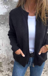 Enhanced Product Title: "Aurora Baumwollstrickjacke mit Reißverschluss – Bequeme und Stylische Damenjacke für Jede Gelegenheit" 

This title includes relevant keywords while also highlighting the product's key features and appeal.