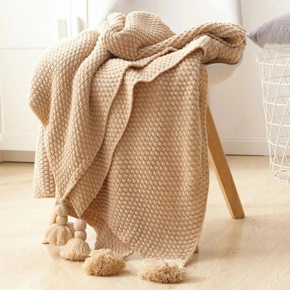 NordicCozy Knitted Wool Blanket with Tassels - Luxurious Softness & Warmth for Home Décor