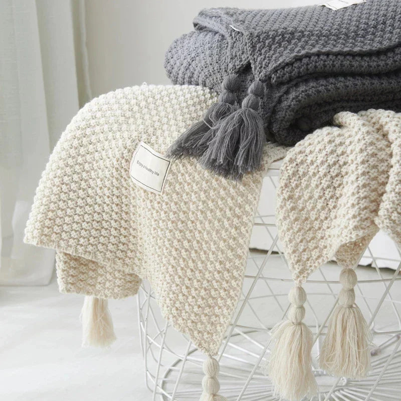 NordicCozy Knitted Wool Blanket with Tassels - Luxurious Softness & Warmth for Home Décor