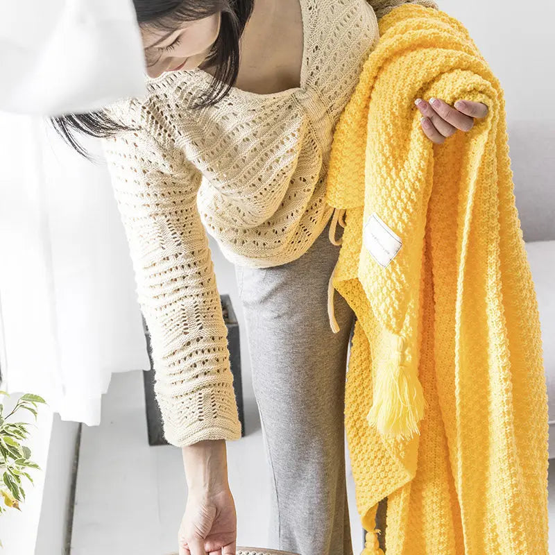 NordicCozy Knitted Wool Blanket with Tassels - Luxurious Softness & Warmth for Home Décor