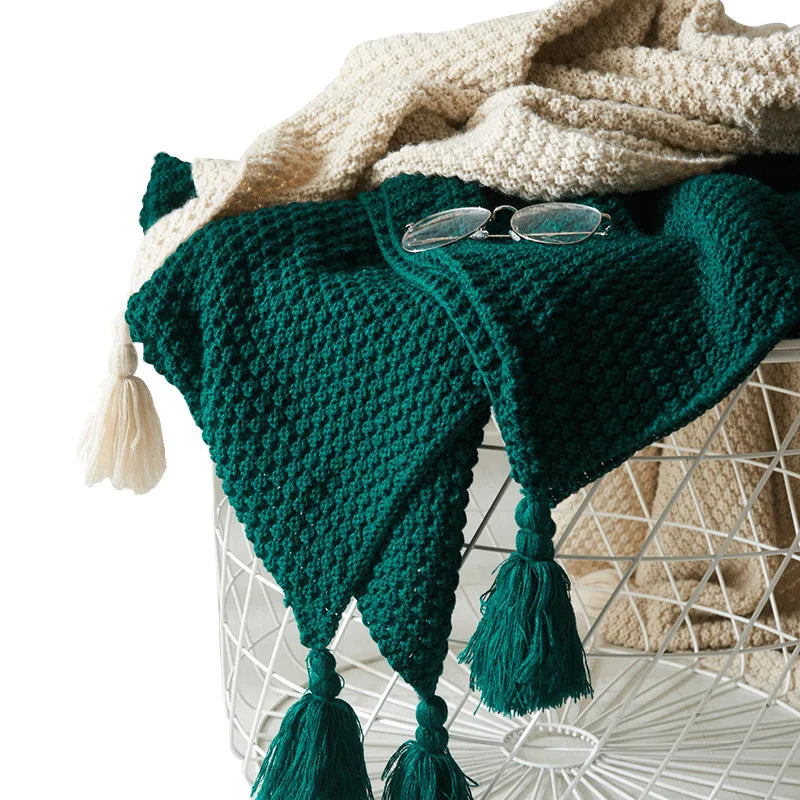 NordicCozy Knitted Wool Blanket with Tassels - Luxurious Softness & Warmth for Home Décor