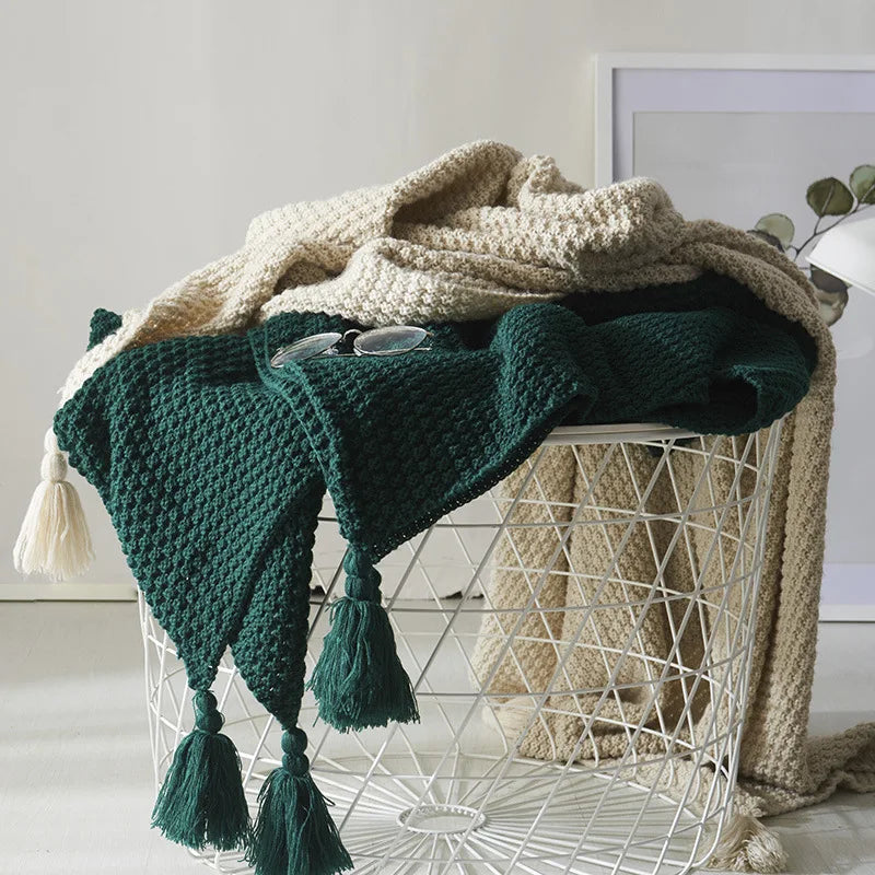 NordicCozy Knitted Wool Blanket with Tassels - Luxurious Softness & Warmth for Home Décor