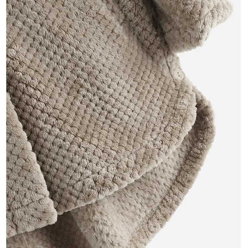 Chic Plus-Size Winter Coat with Hood - Luxurious Velvety Fabric for Ultimate Warmth & Style in Cold Weather