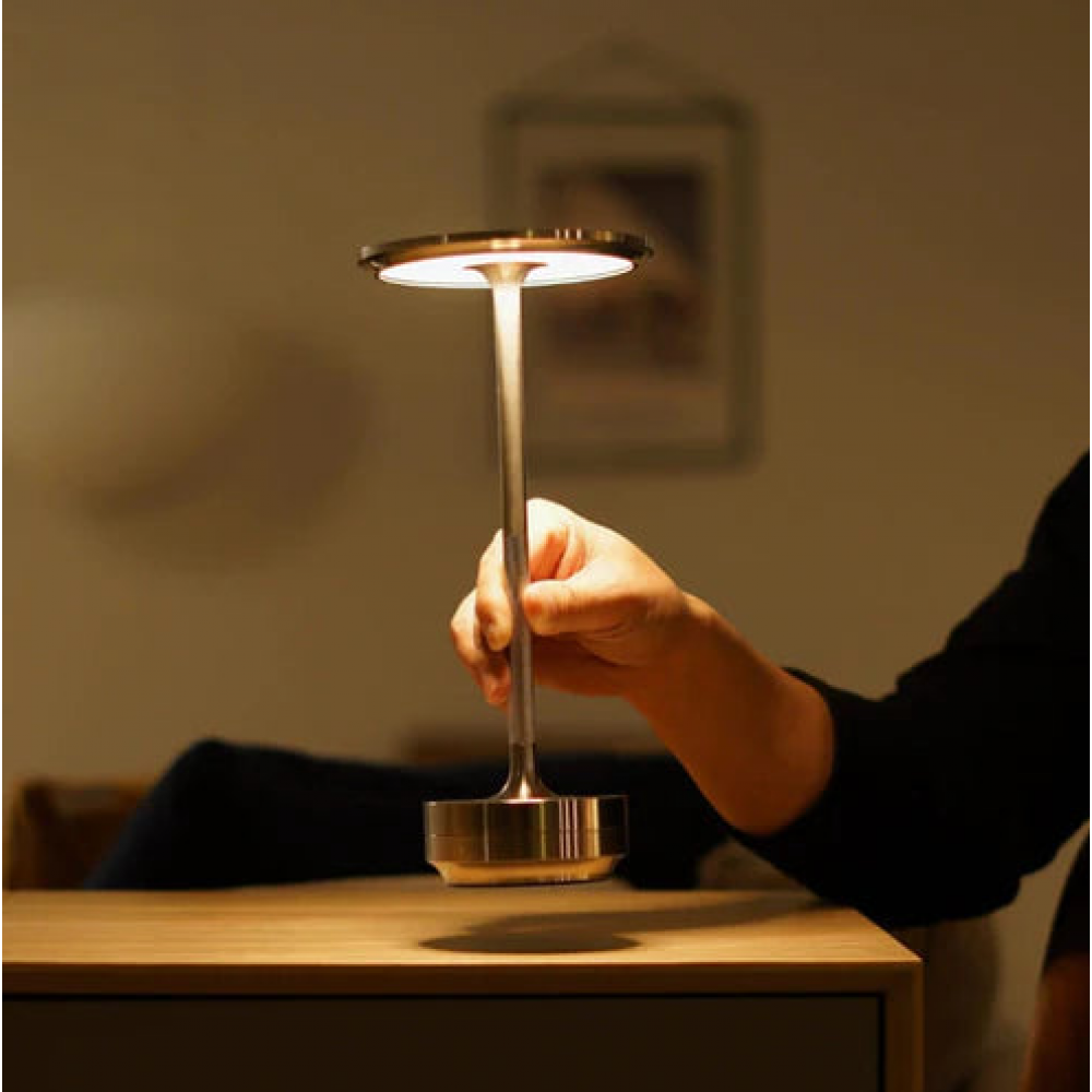 Optimized Product Title:  
Kabellose LED-Tischlampe mit Touch-Dimmer – Aluminium, IP44, Tragbare Nachtlampe für Innen und Außen, Energiesparend, Modernes Design  

This title includes relevant keywords while maintaining clarity and appeal for potential cu