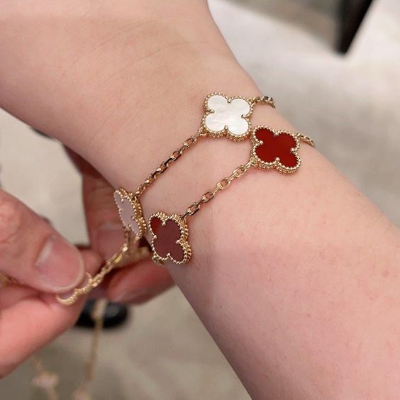Charming Lucky Clover Bracelet - Elegant Green Enamel & Adjustable Design for Good Luck & Style