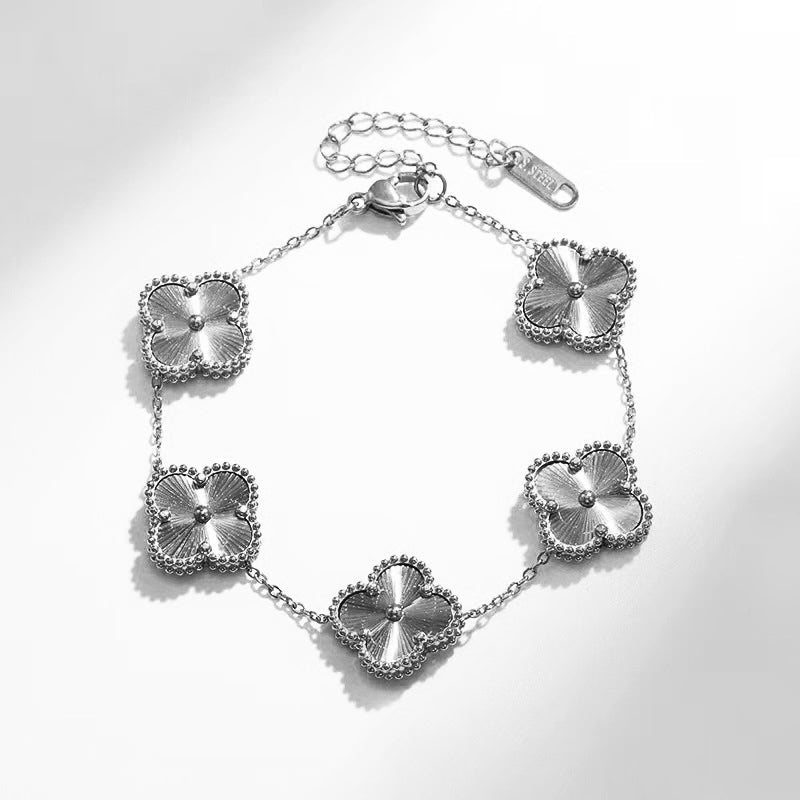 Charming Lucky Clover Bracelet - Elegant Green Enamel & Adjustable Design for Good Luck & Style