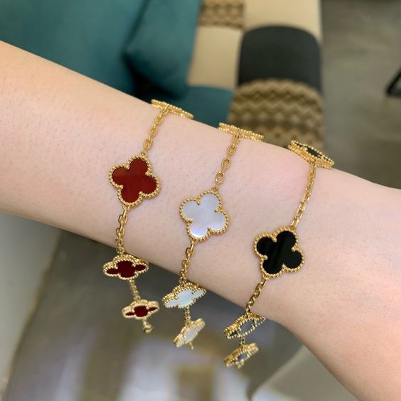 Charming Lucky Clover Bracelet - Elegant Green Enamel & Adjustable Design for Good Luck & Style