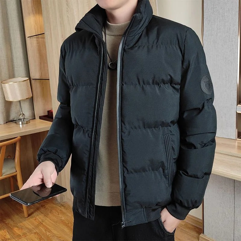 Optimized Product Title: "Elegante Winddichte Herrenjacke – Stylische und Funktionale Outdoor-Jacke für Herren" 

This title includes relevant keywords while providing additional details that may attract more clicks.