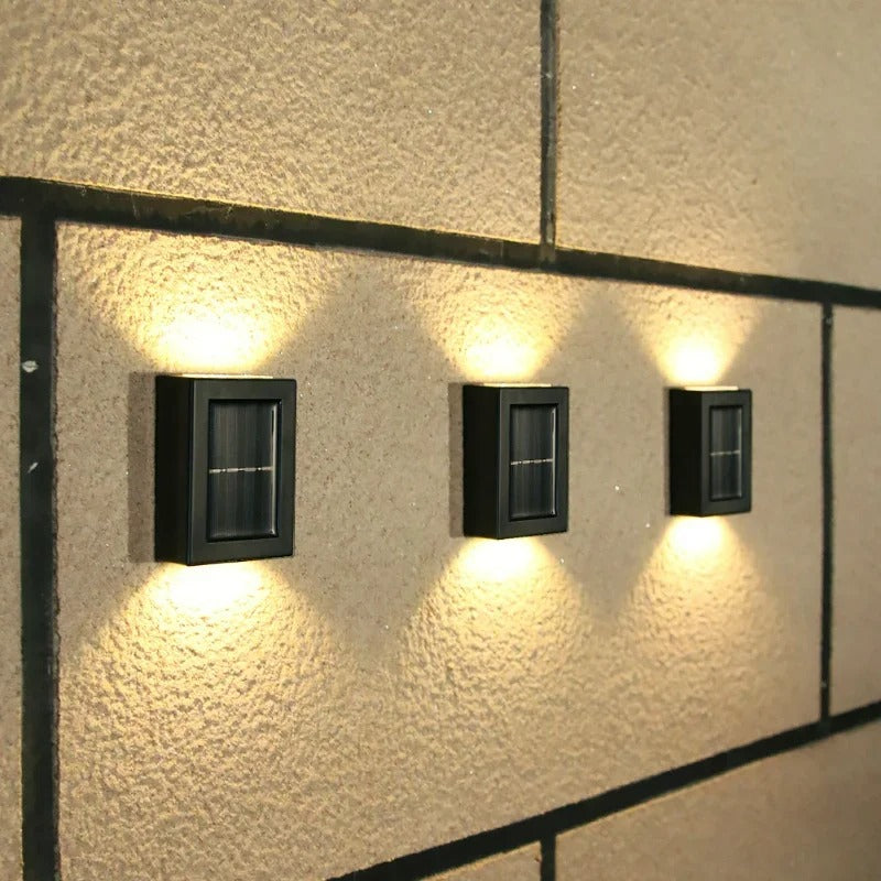 Enhanced Product Title: "4er-Set Solar-LED-Wandlampen – Kabeloses Warmlicht für Außenbereiche" 

This title emphasizes the key features and benefits, making it more appealing for Google Shopping.