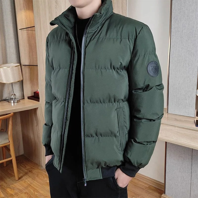 Optimized Product Title: "Elegante Winddichte Herrenjacke – Stylische und Funktionale Outdoor-Jacke für Herren" 

This title includes relevant keywords while providing additional details that may attract more clicks.