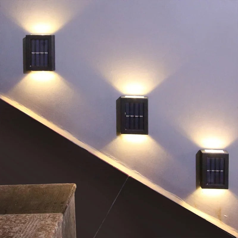 Enhanced Product Title: "4er-Set Solar-LED-Wandlampen – Kabeloses Warmlicht für Außenbereiche" 

This title emphasizes the key features and benefits, making it more appealing for Google Shopping.