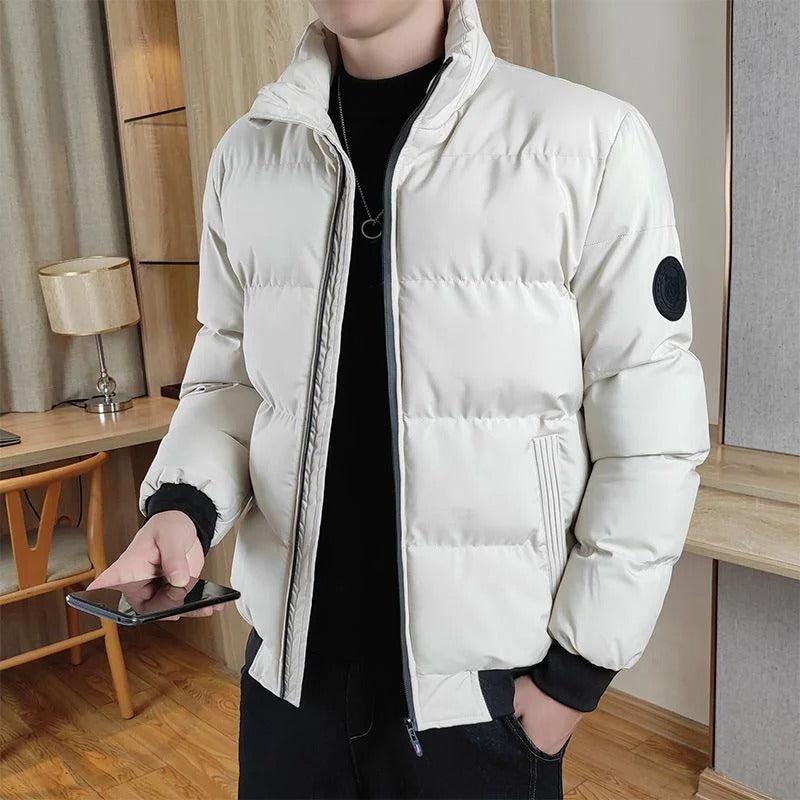 Optimized Product Title: "Elegante Winddichte Herrenjacke – Stylische und Funktionale Outdoor-Jacke für Herren" 

This title includes relevant keywords while providing additional details that may attract more clicks.