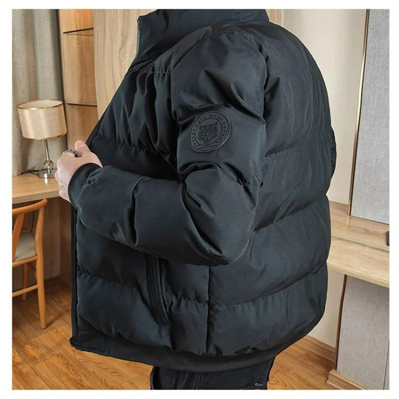 Optimized Product Title: "Elegante Winddichte Herrenjacke – Stylische und Funktionale Outdoor-Jacke für Herren" 

This title includes relevant keywords while providing additional details that may attract more clicks.