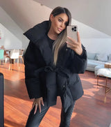 Enhanced Product Title: "Laura Elegante Wattierte Jacke für Damen – Stilvolle, Warmgefütterte Winterjacke mit Kapuze" 

This title includes relevant keywords and phrases that can improve visibility in Google Shopping searches while clearly describing the