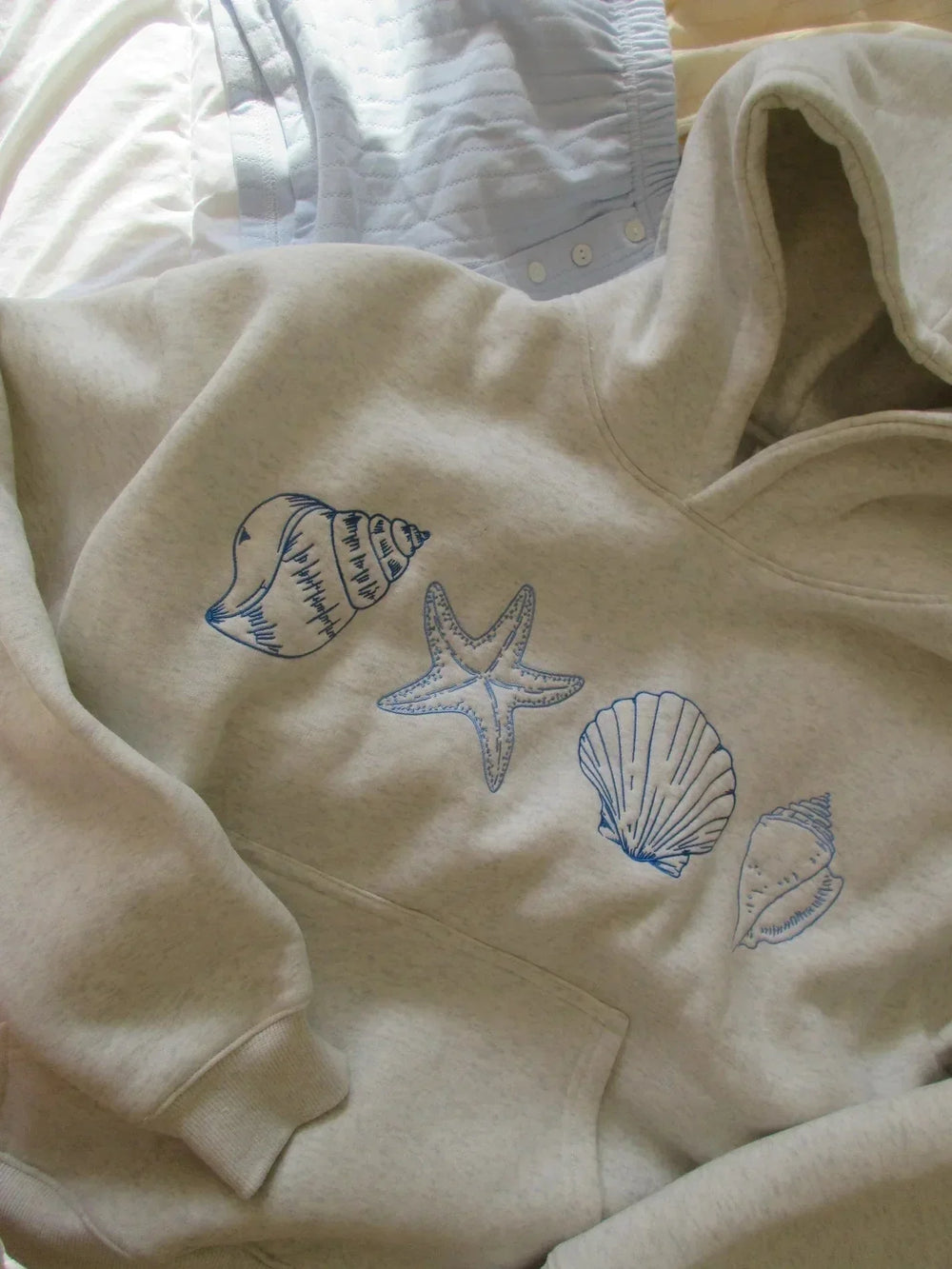 Unisex Seaside Graphic Hoodie - Stylish Coastal-Inspired Sweatshirt for All Seasons