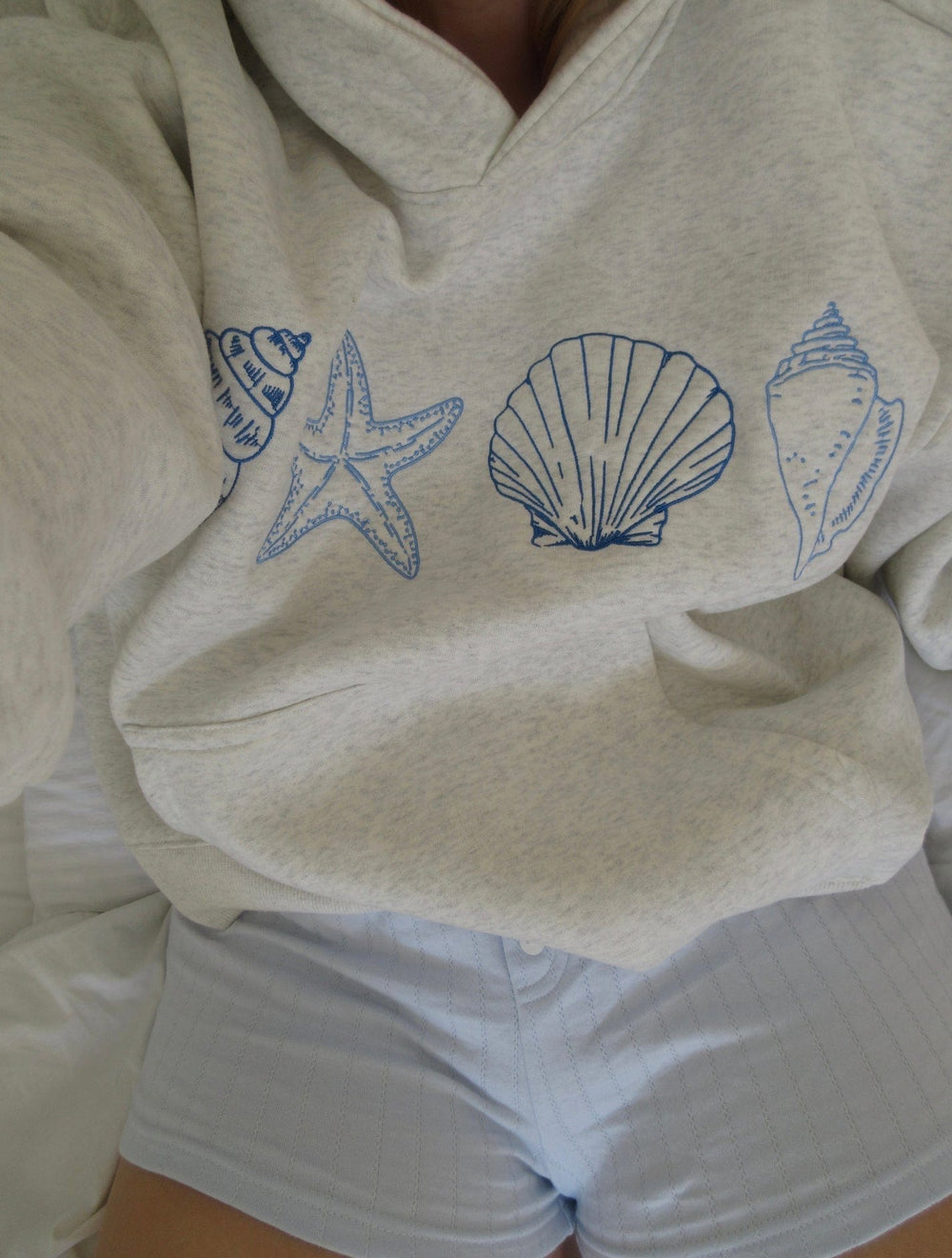 Unisex Seaside Graphic Hoodie - Stylish Coastal-Inspired Sweatshirt for All Seasons