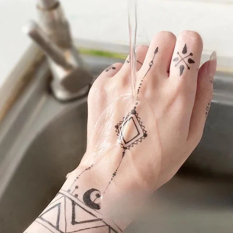 Enhanced Product Title: "10-Farben Temporäre Tattoo-Marker Set mit Pinselspitze – Kreative Körperkunst für Kinder und Erwachsene" 

This title includes relevant keywords for better visibility while also highlighting the product's features and potential us