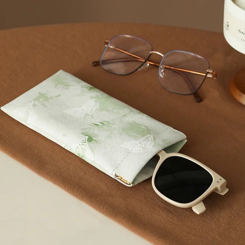 Self-Closing Eyeglasses Case – PVC Leather, Microfiber Lining & 18.5×9cm