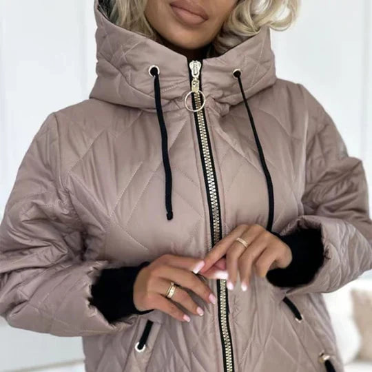 Enhanced Product Title: **Ellen™ Elegante Damenjacke - Stilvolle und Bequeme Übergangsjacke für jeden Anlass** 

This title includes relevant keywords and phrases that can help improve visibility and appeal in Google Shopping searches.