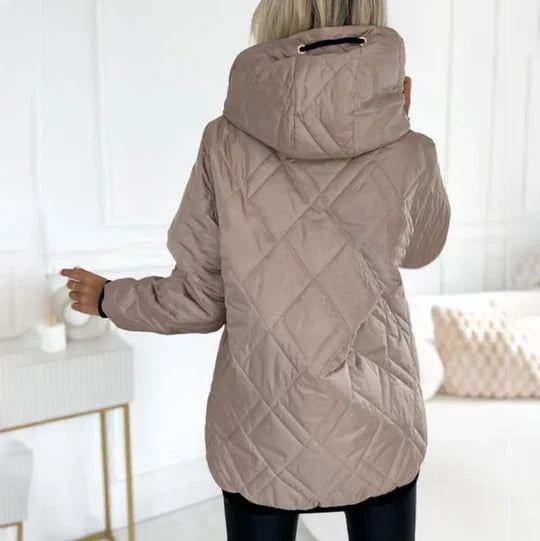 Enhanced Product Title: **Ellen™ Elegante Damenjacke - Stilvolle und Bequeme Übergangsjacke für jeden Anlass** 

This title includes relevant keywords and phrases that can help improve visibility and appeal in Google Shopping searches.