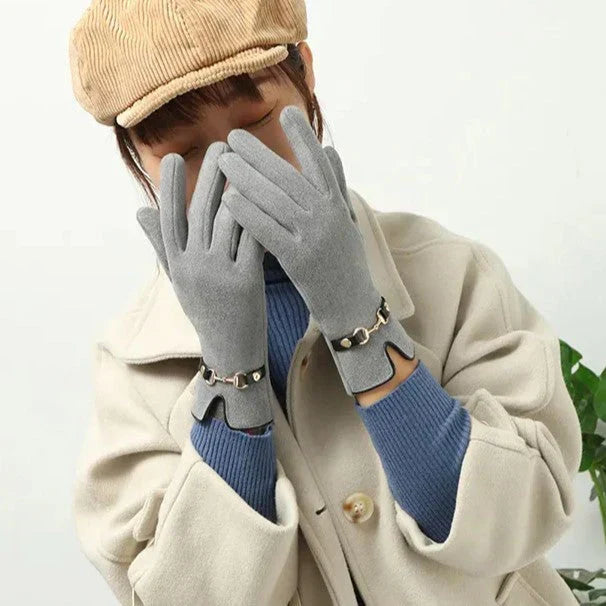 Amelia Women's Stylish Autumn & Winter Gloves - Cozy, Fashionable Handwear for Cold Weather