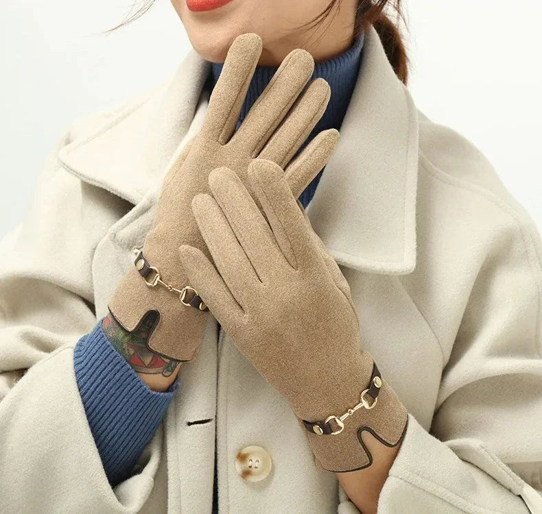 Amelia Women's Stylish Autumn & Winter Gloves - Cozy, Fashionable Handwear for Cold Weather