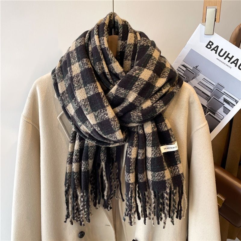 Chic Liora Women's Checked Scarf - Fashionable & Versatile Accessory