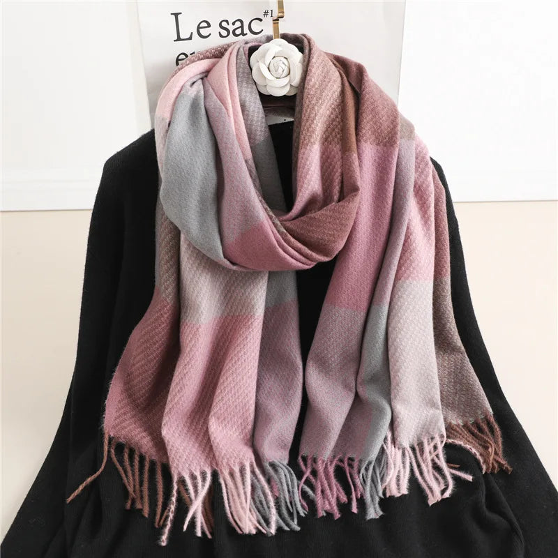 Chic Liora Women's Checked Scarf - Fashionable & Versatile Accessory
