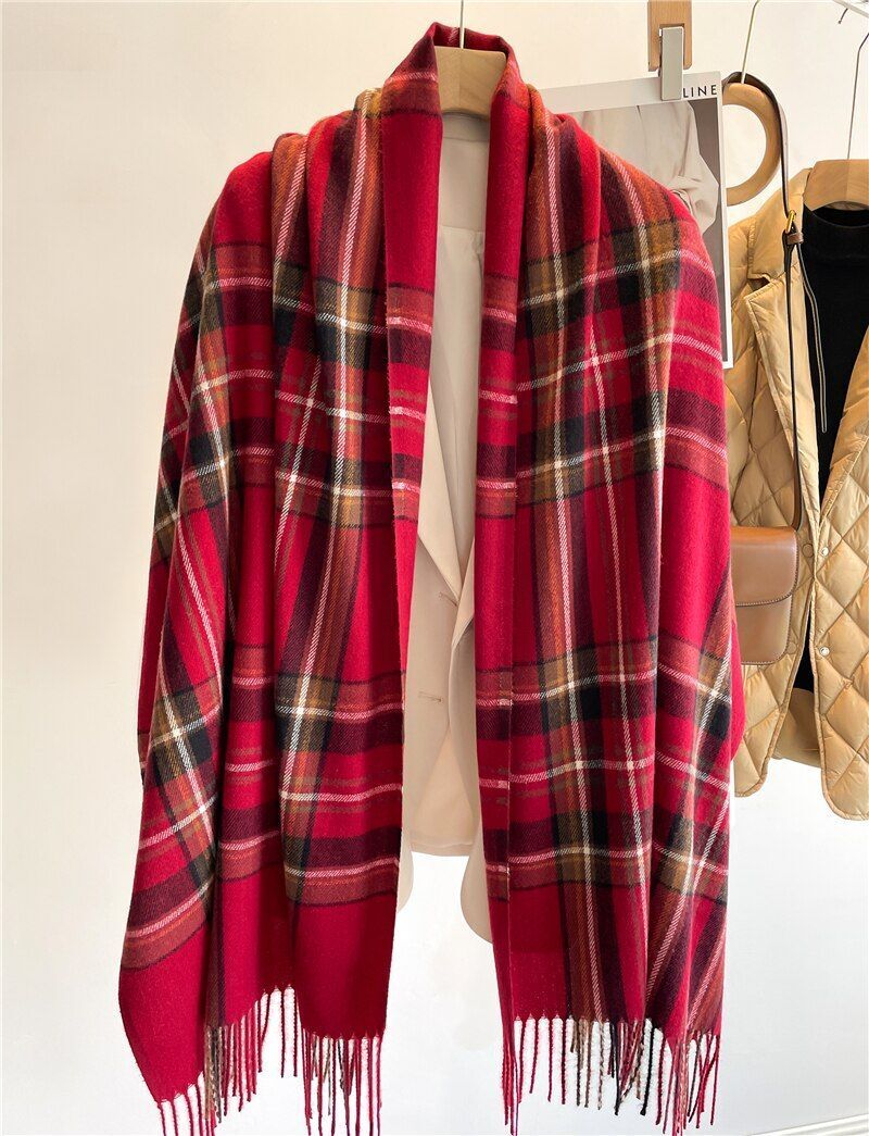 Chic Liora Women's Checked Scarf - Fashionable & Versatile Accessory