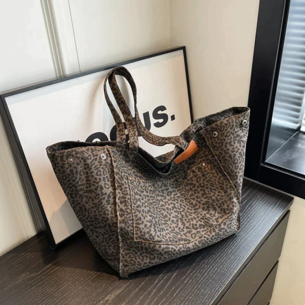 WildElegance Leopard Print Handbag - Chic & Stylish Tote for Fashion-Forward Women