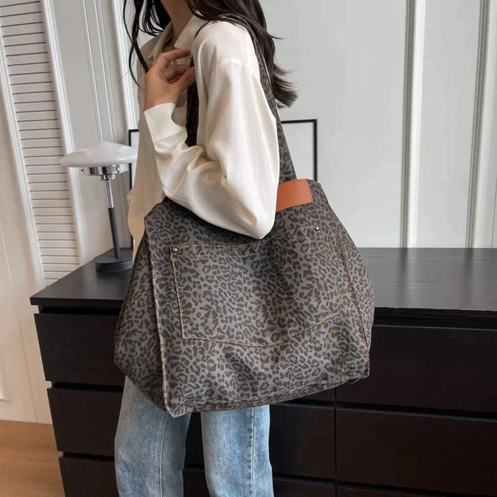 WildElegance Leopard Print Handbag - Chic & Stylish Tote for Fashion-Forward Women
