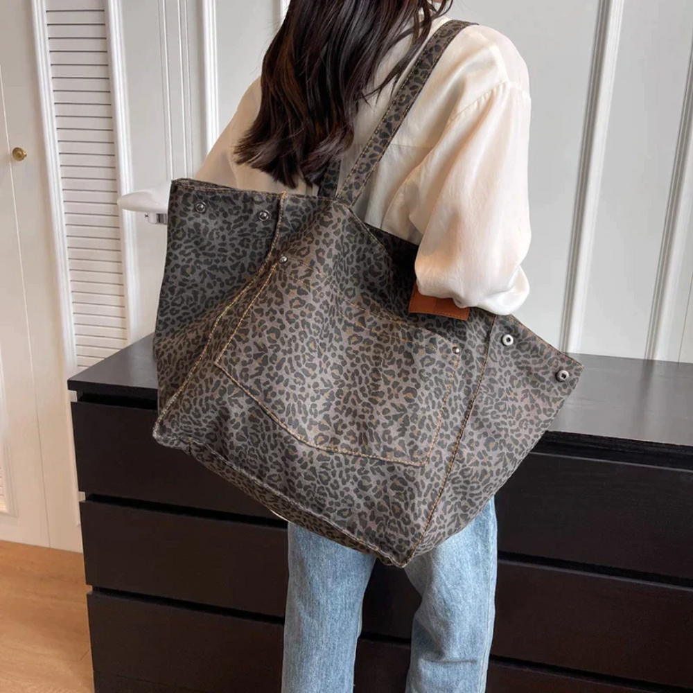WildElegance Leopard Print Handbag - Chic & Stylish Tote for Fashion-Forward Women