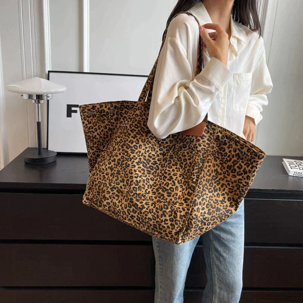 WildElegance Leopard Print Handbag - Chic & Stylish Tote for Fashion-Forward Women