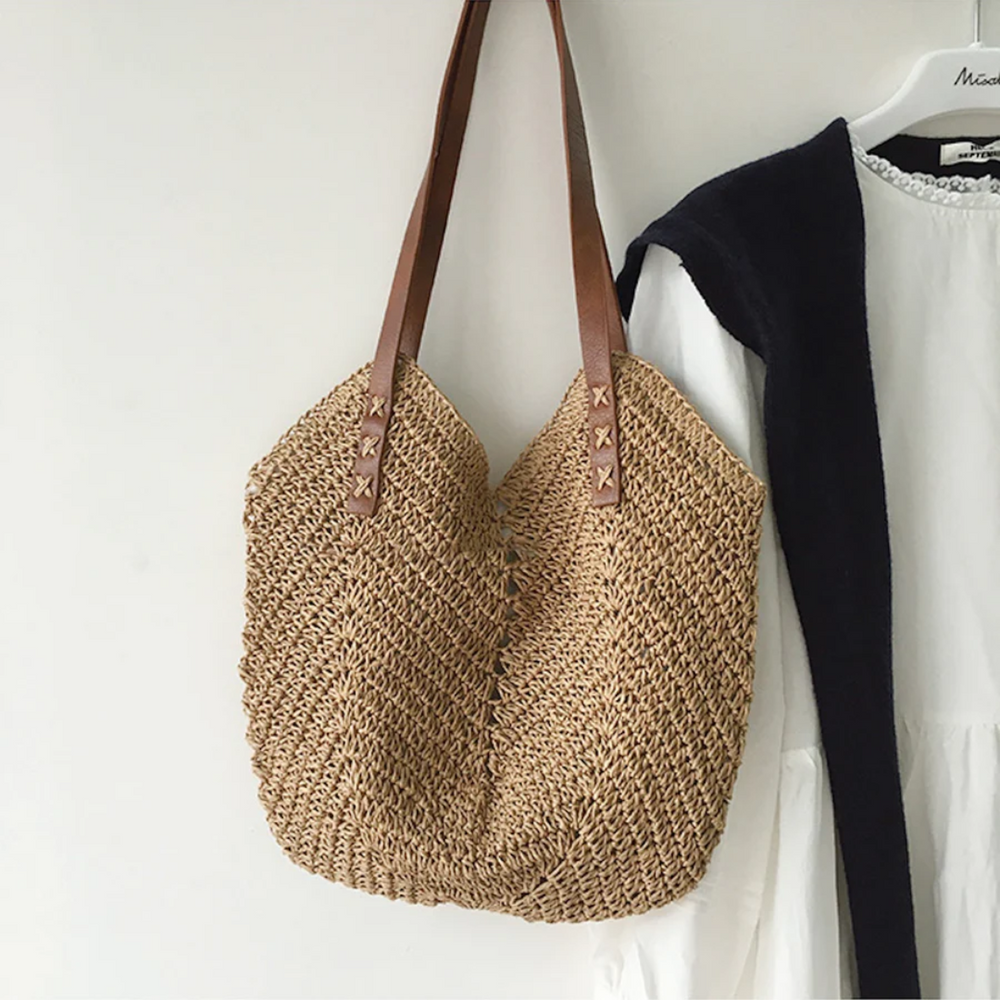 Chic Women's Shoulder Bag - BreezeWoven Fashionable Handbag for Everyday Use