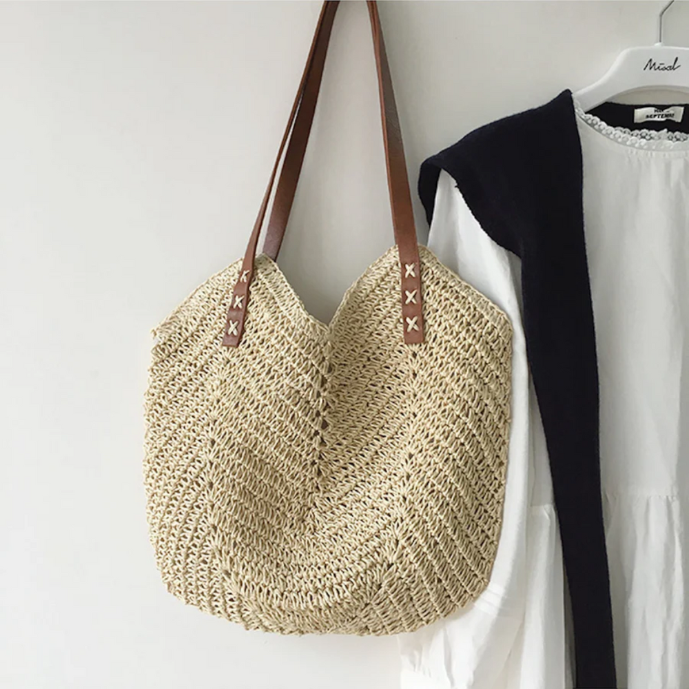 Chic Women's Shoulder Bag - BreezeWoven Fashionable Handbag for Everyday Use