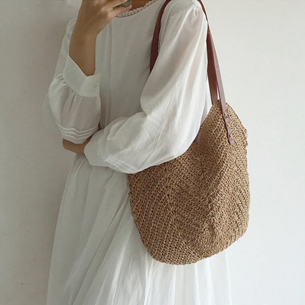 Chic Women's Shoulder Bag - BreezeWoven Fashionable Handbag for Everyday Use