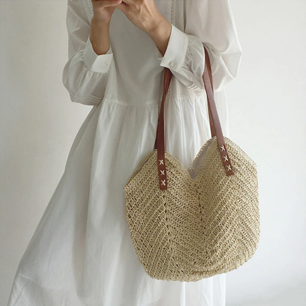 Chic Women's Shoulder Bag - BreezeWoven Fashionable Handbag for Everyday Use