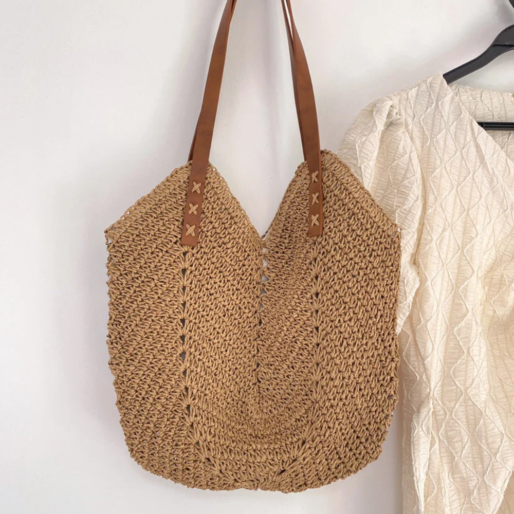 Chic Women's Shoulder Bag - BreezeWoven Fashionable Handbag for Everyday Use