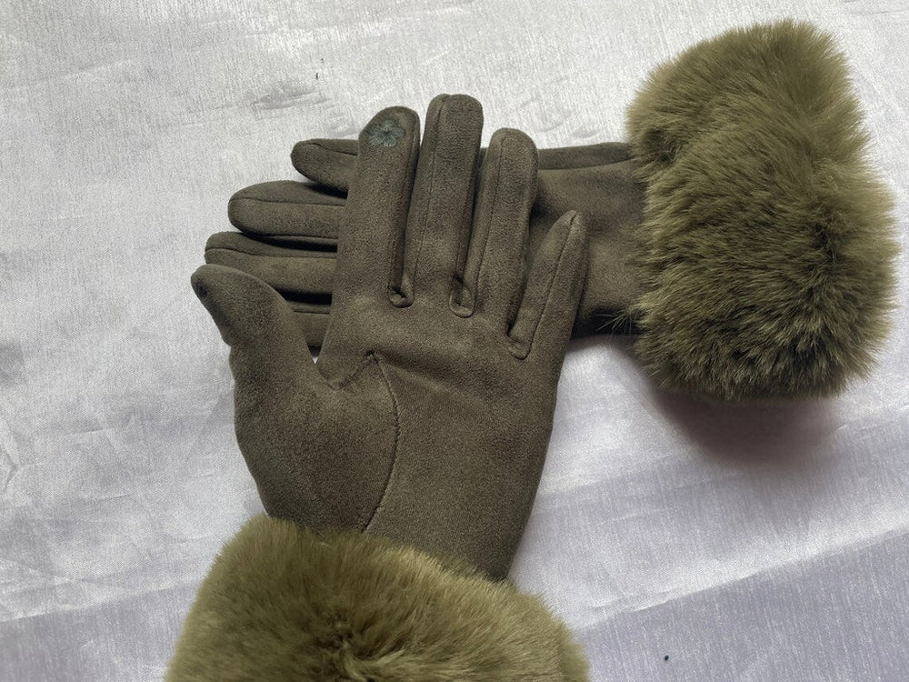 VelvetGlam Sweden Gloves with Luxurious Imitation Fur - Stylish Winter Fashion Accessory