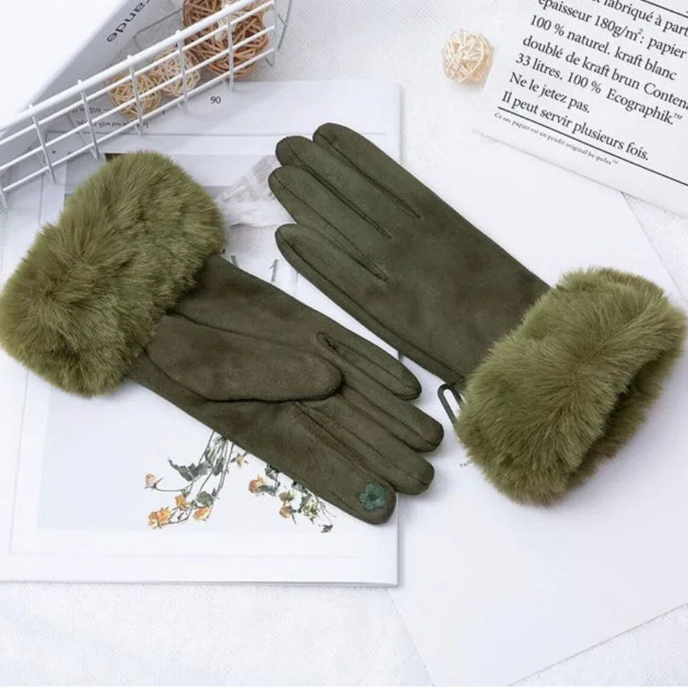 VelvetGlam Sweden Gloves with Luxurious Imitation Fur - Stylish Winter Fashion Accessory