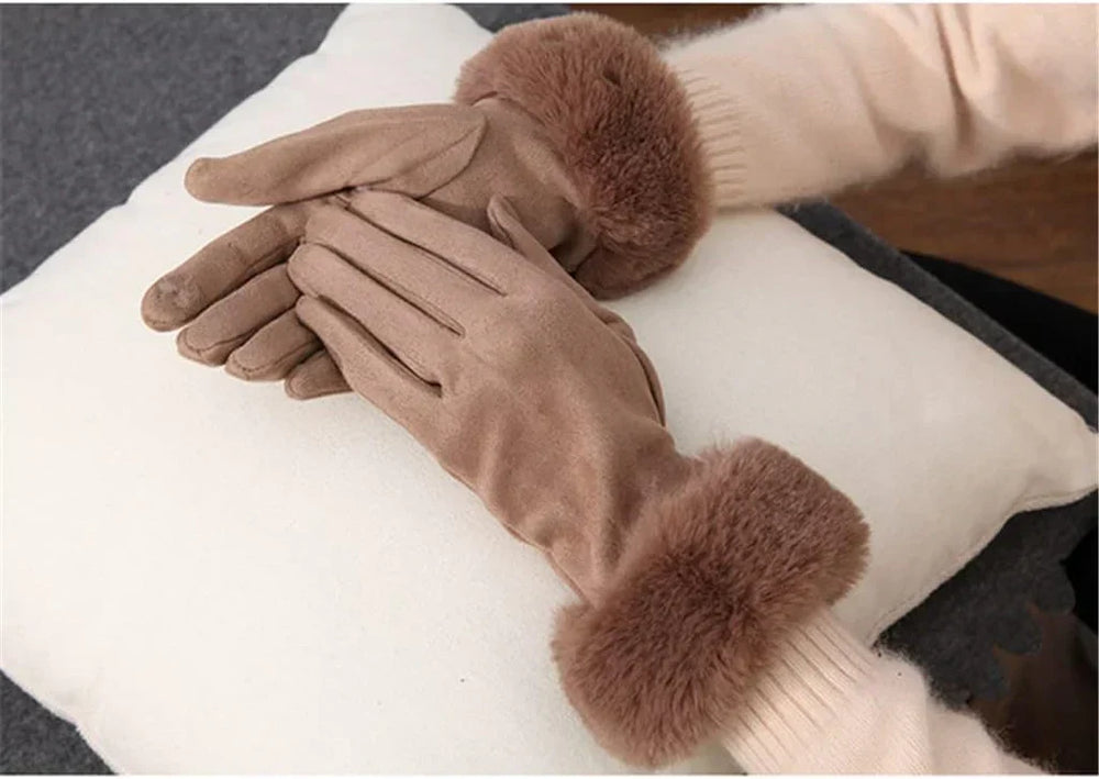 VelvetGlam Sweden Gloves with Luxurious Imitation Fur - Stylish Winter Fashion Accessory