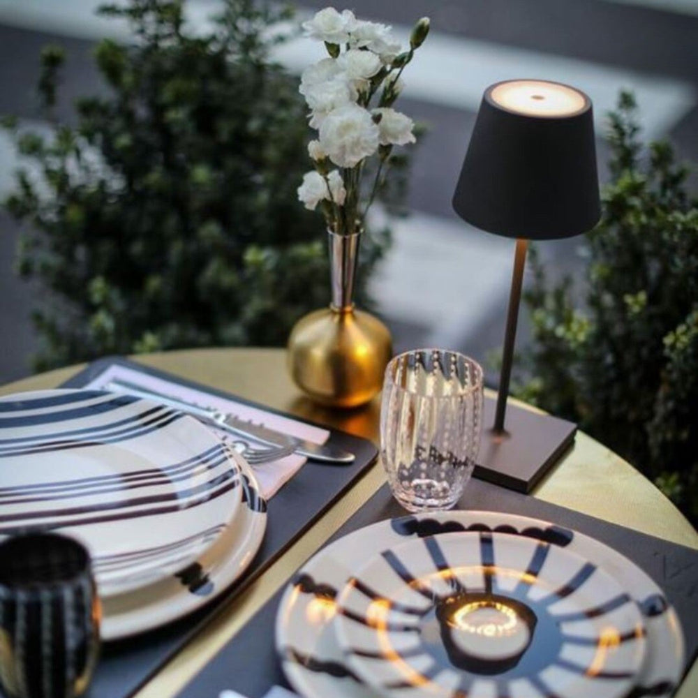 Optimized Product Title: "Kabellose LED-Tischlampe mit Touch-Dimmer – Drahtlose Beleuchtung für eine stilvolle Atmosphäre" 

This title includes relevant keywords while enhancing clarity and appeal for potential customers.