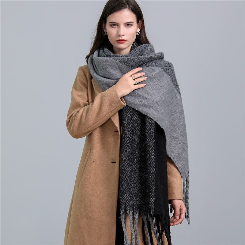 Elira Trendy Checked Women's Scarf - Stylish & Versatile Fashion Accessory