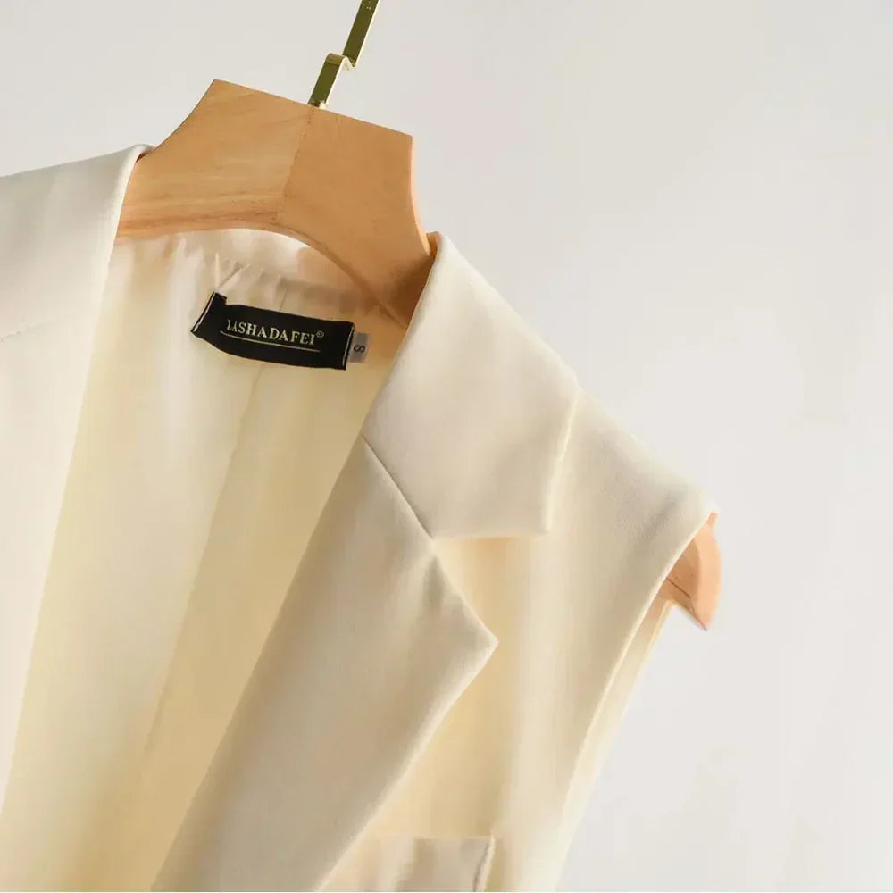 Trendy Sleeveless Blazer - Celeste